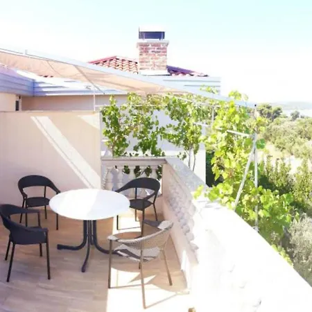 Jurkovi - Four Bedroom With Sea View And Terrace דירה